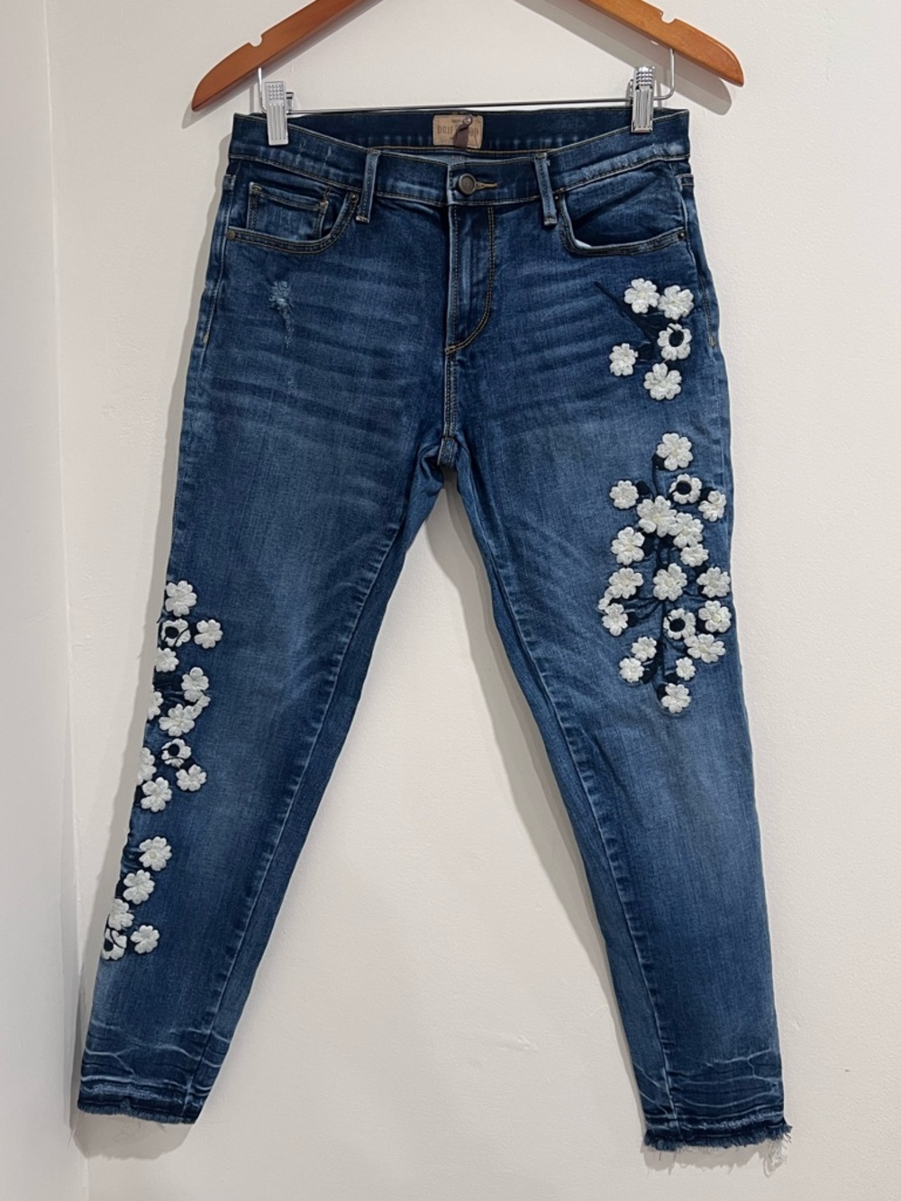 EUC DRIFTWOOD Marilyn Mid Rise Floral Embroidered Released Hem Ankle Jeans